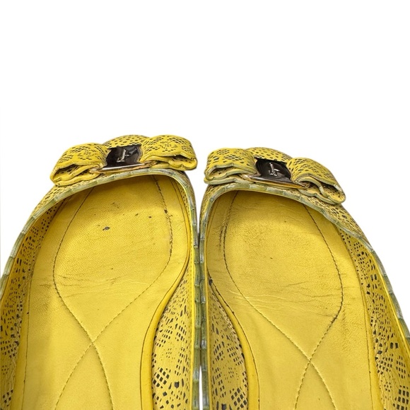 Salvatore Ferragamo Yellow Vara Leather Flats - Picture 4 of 11